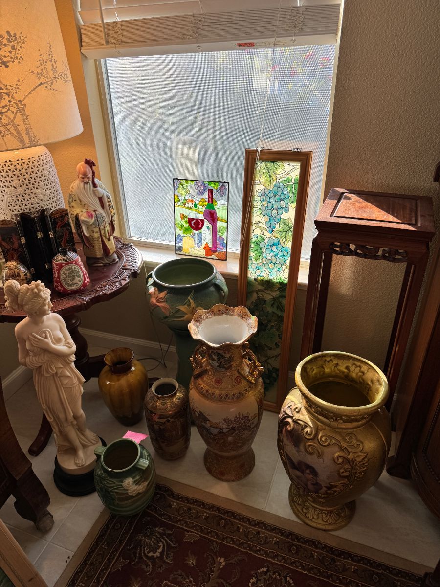Collector's Paradise: Vintage Glass, Crystal & Eclectic Treasures - Image 8