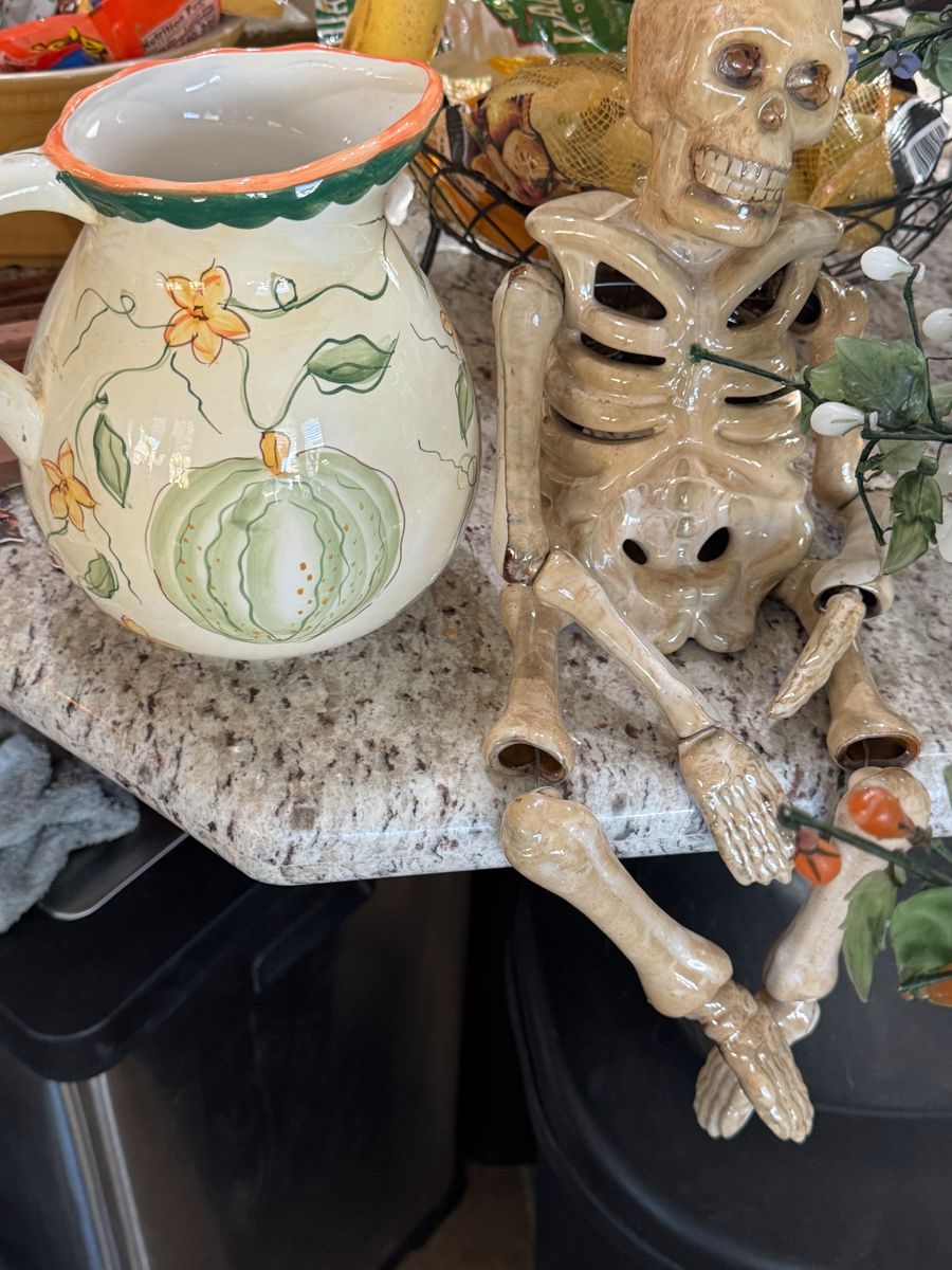 Collector's Paradise: Vintage Glass, Crystal & Eclectic Treasures - Image 16