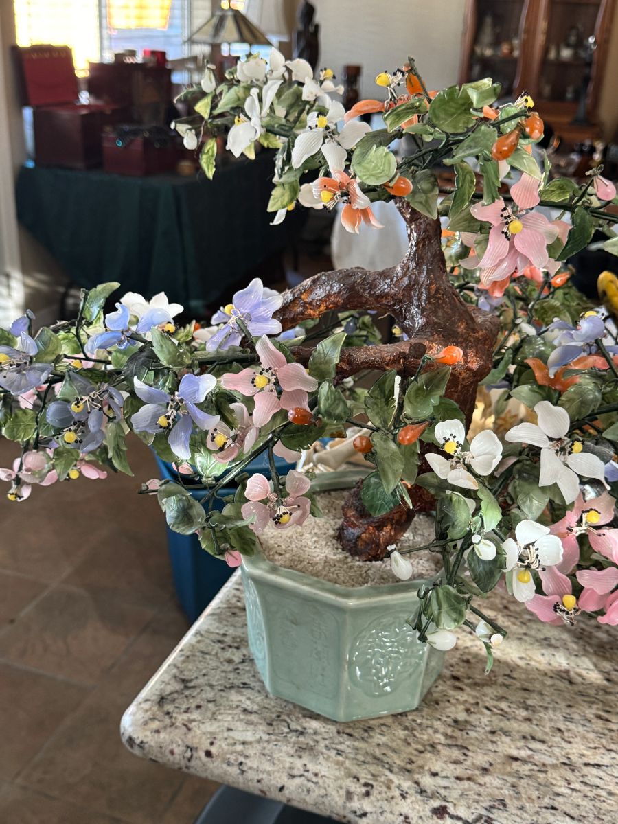 Collector's Paradise: Vintage Glass, Crystal & Eclectic Treasures - Image 18