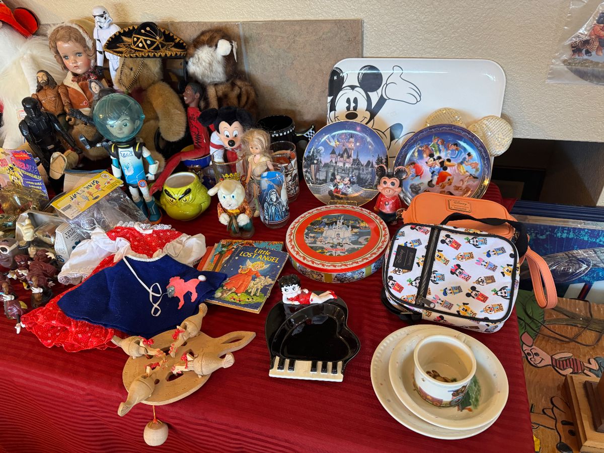 Collector's Paradise: Vintage Glass, Crystal & Eclectic Treasures - Image 28