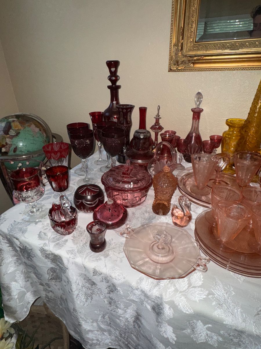 Collector's Paradise: Vintage Glass, Crystal & Eclectic Treasures - Image 2