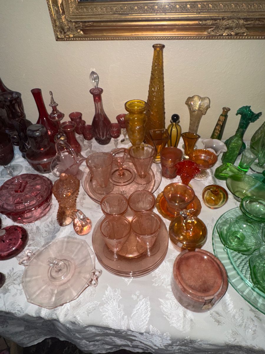 Collector's Paradise: Vintage Glass, Crystal & Eclectic Treasures - Image 3