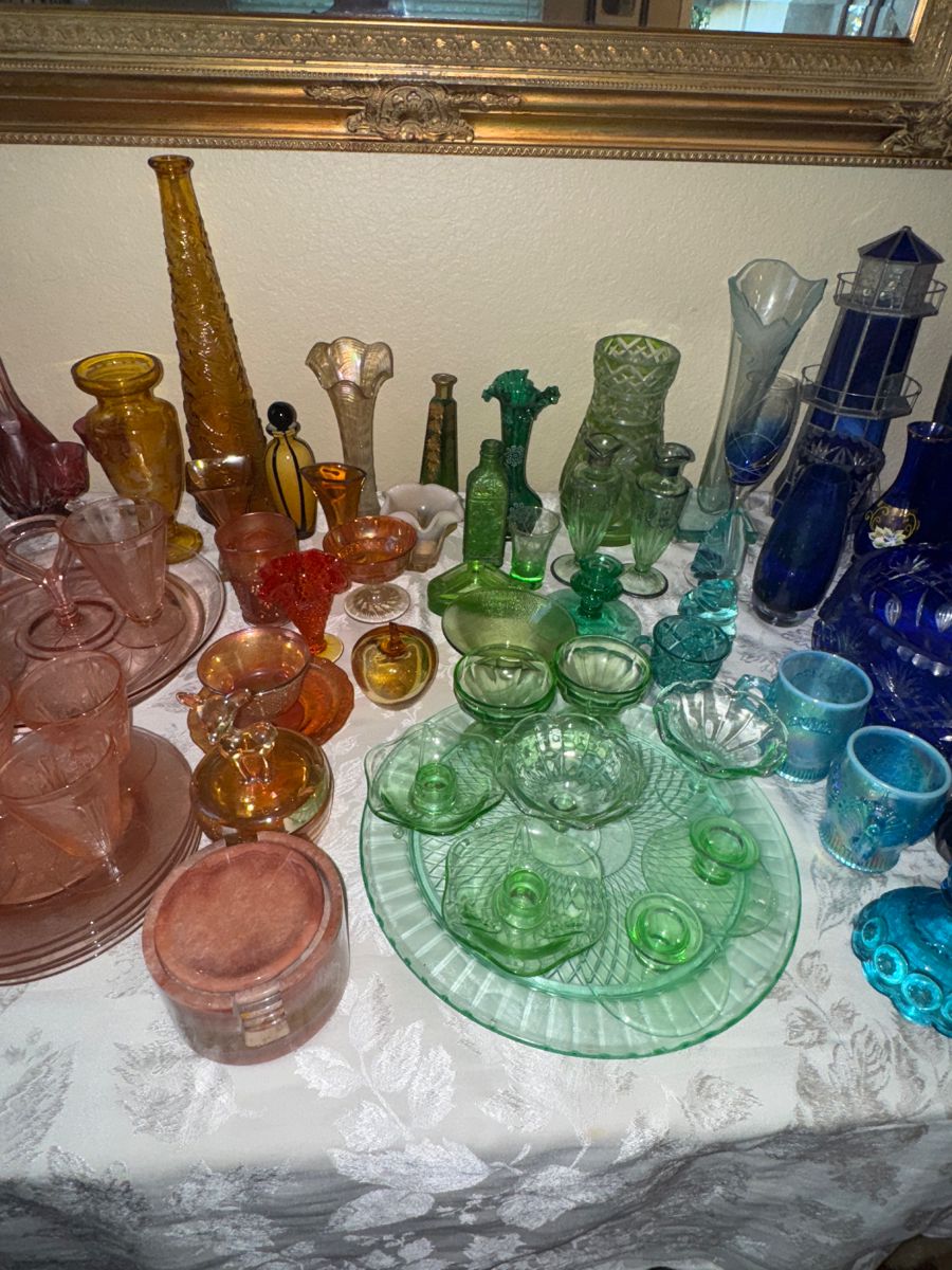 Collector's Paradise: Vintage Glass, Crystal & Eclectic Treasures - Image 4