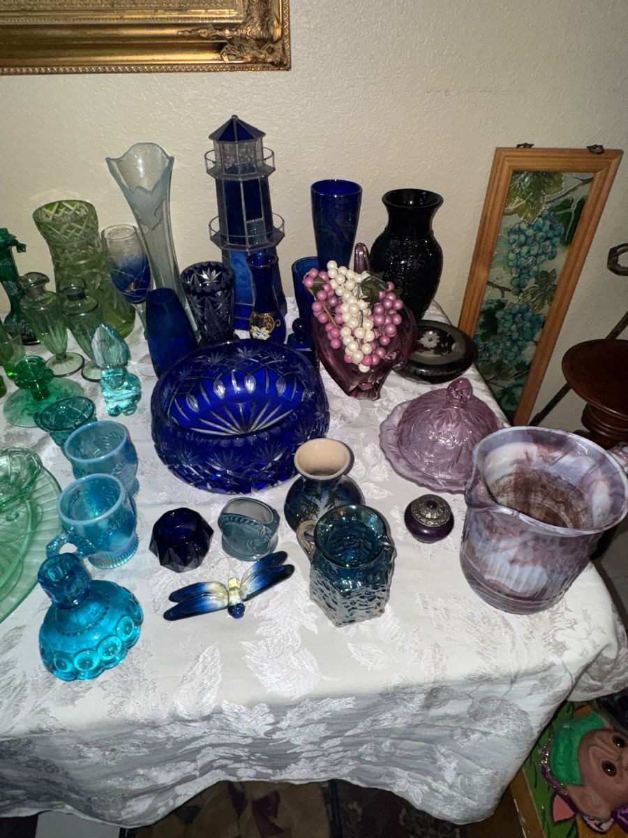 Collector's Paradise: Vintage Glass, Crystal & Eclectic Treasures - Image 6