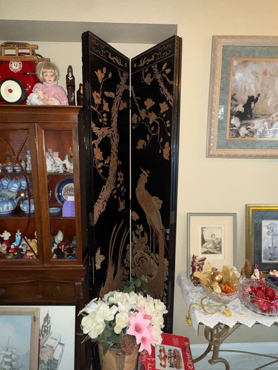 Collector's Paradise: Vintage Glass, Crystal & Eclectic Treasures - Image 30