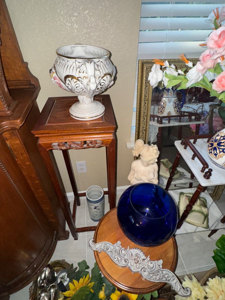 Collector's Paradise: Vintage Glass, Crystal & Eclectic Treasures - Image 34