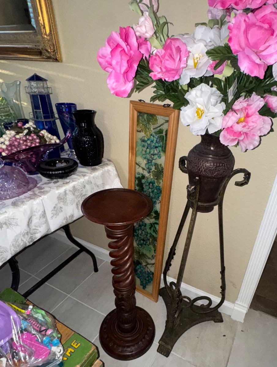 Collector's Paradise: Vintage Glass, Crystal & Eclectic Treasures - Image 36