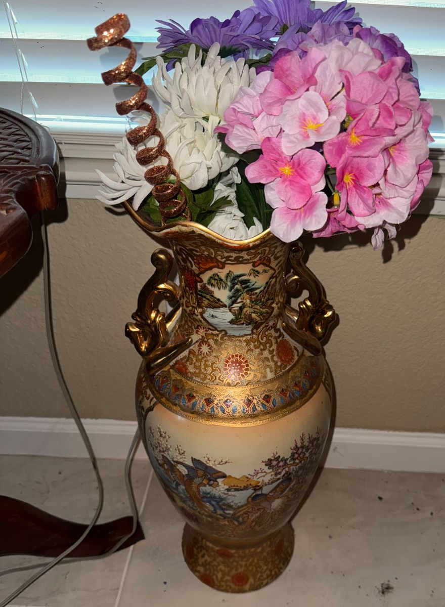 Collector's Paradise: Vintage Glass, Crystal & Eclectic Treasures - Image 37