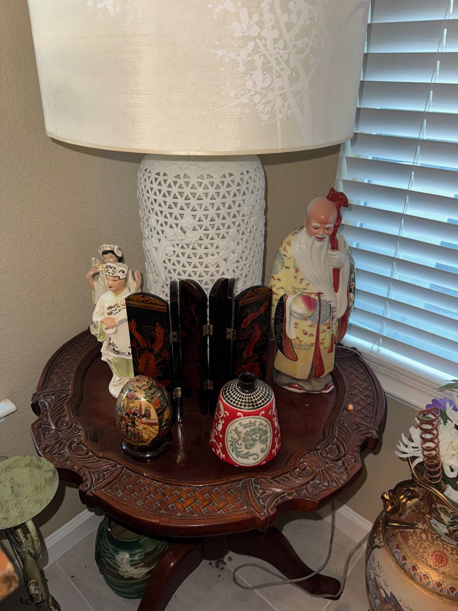 Collector's Paradise: Vintage Glass, Crystal & Eclectic Treasures - Image 38