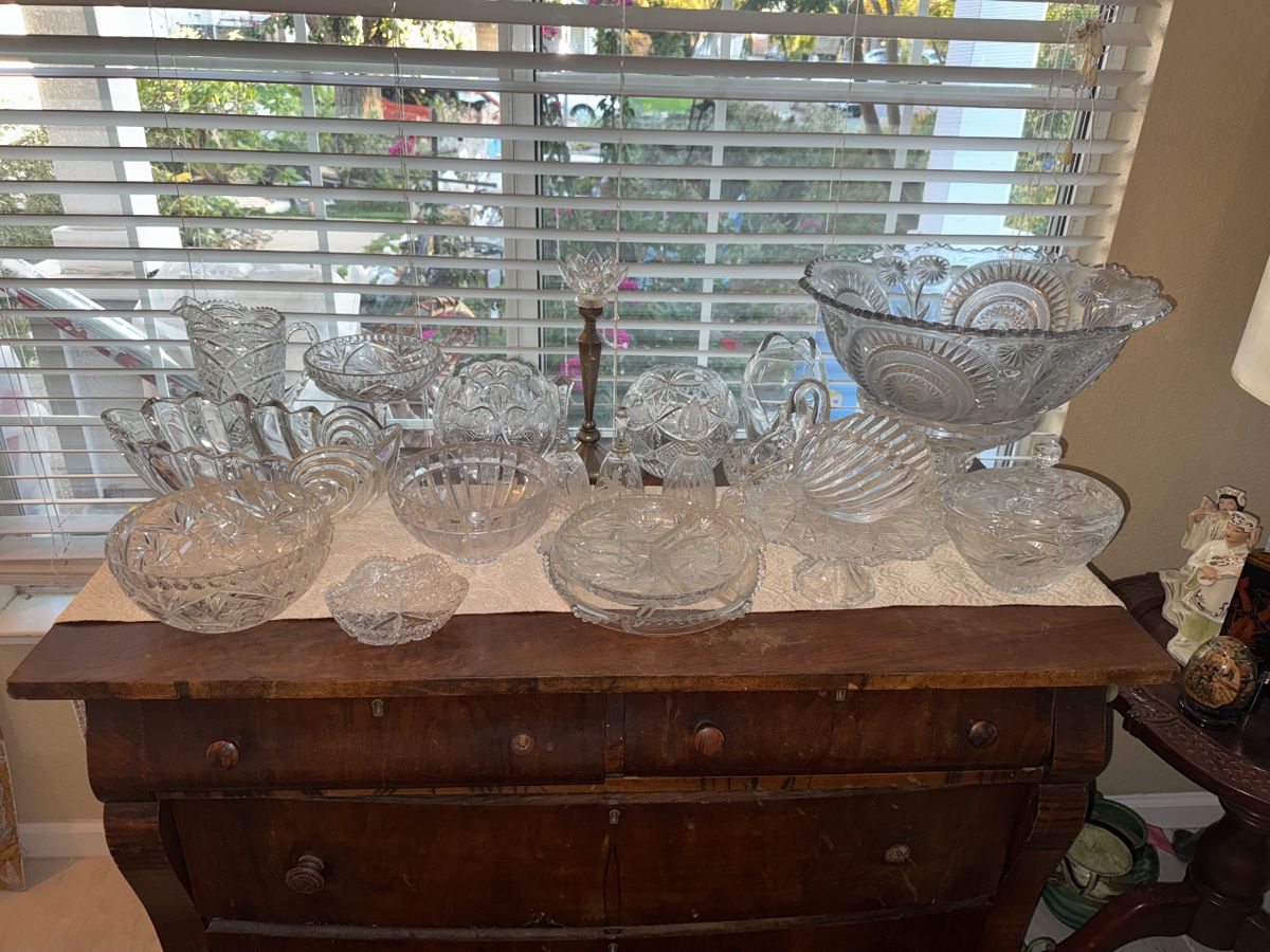 Collector's Paradise: Vintage Glass, Crystal & Eclectic Treasures - Image 39