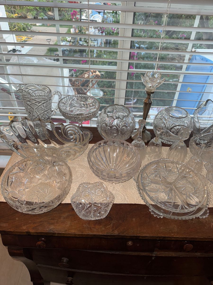 Collector's Paradise: Vintage Glass, Crystal & Eclectic Treasures - Image 43