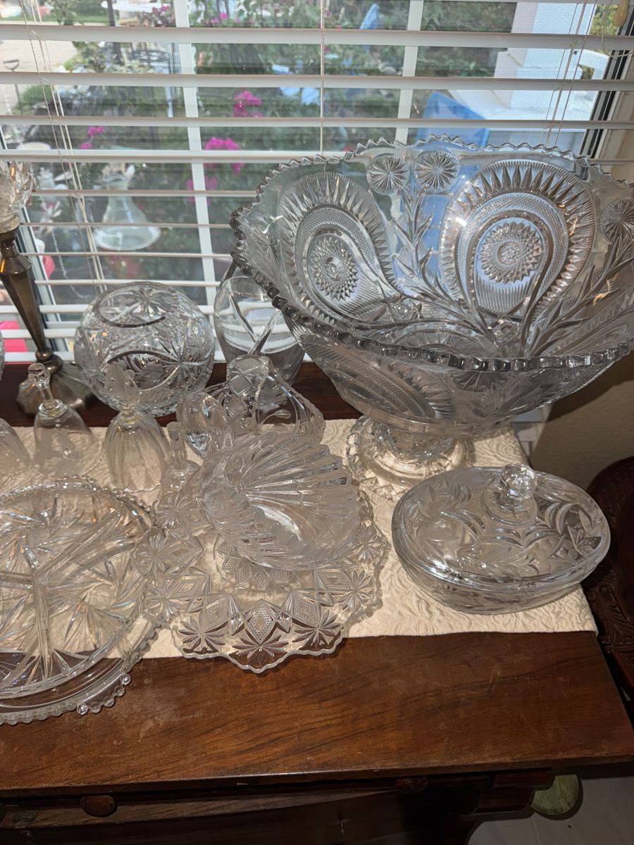 Collector's Paradise: Vintage Glass, Crystal & Eclectic Treasures - Image 44
