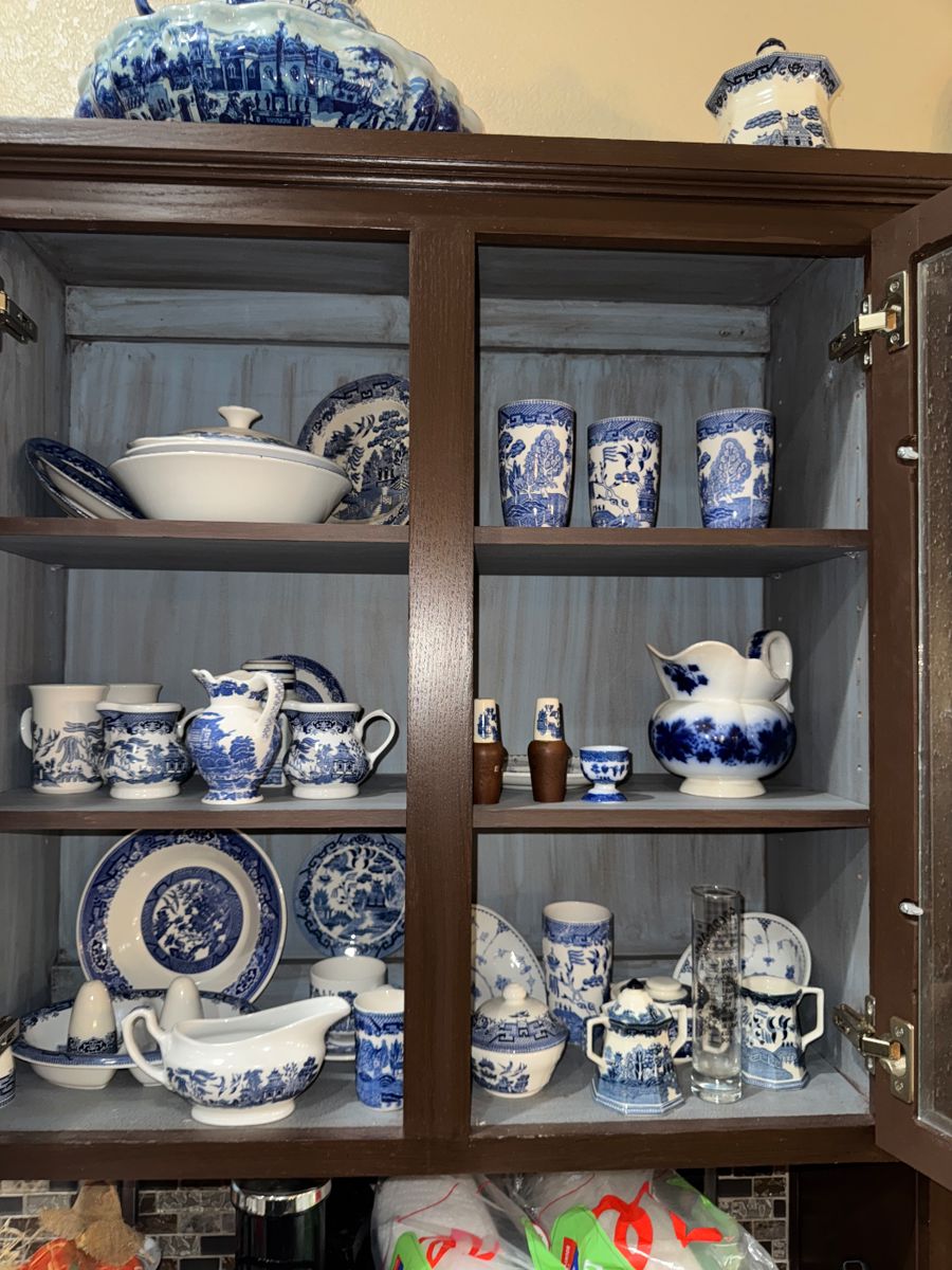 Collector's Paradise: Vintage Glass, Crystal & Eclectic Treasures - Image 45