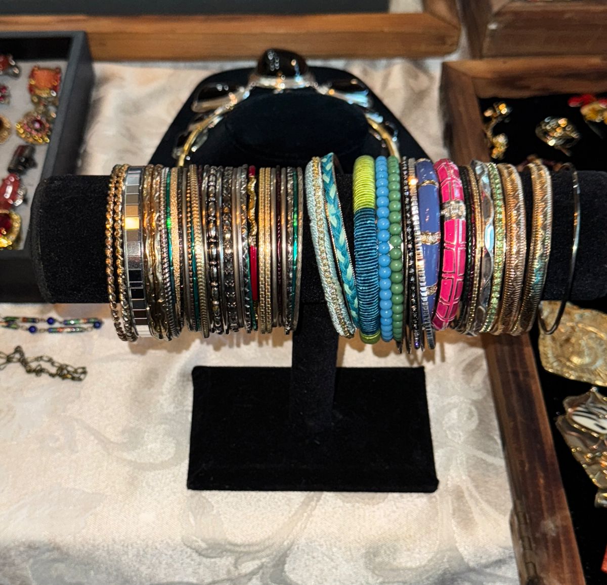 Collector's Paradise: Vintage Glass, Crystal & Eclectic Treasures - Image 56