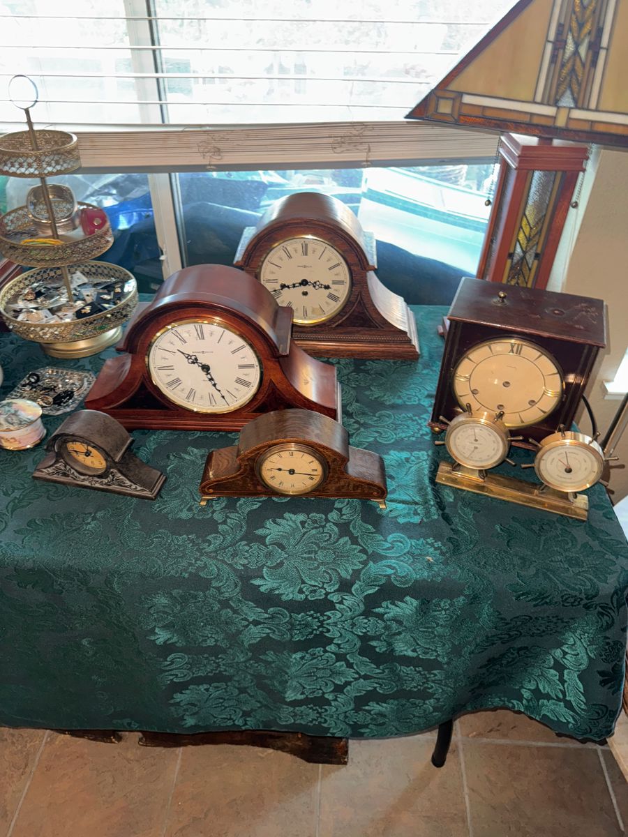 Collector's Paradise: Vintage Glass, Crystal & Eclectic Treasures - Image 71