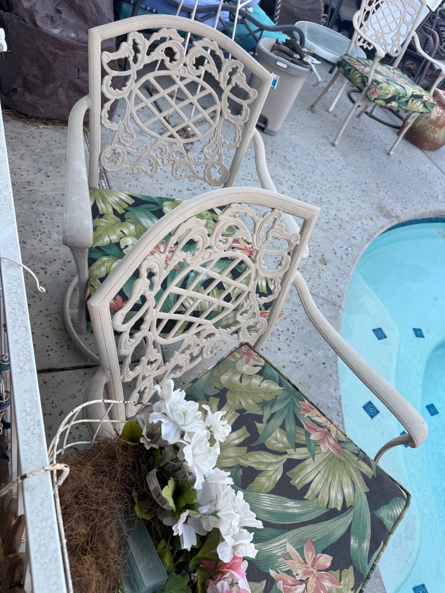 Collector's Paradise: Vintage Glass, Crystal & Eclectic Treasures - Image 73