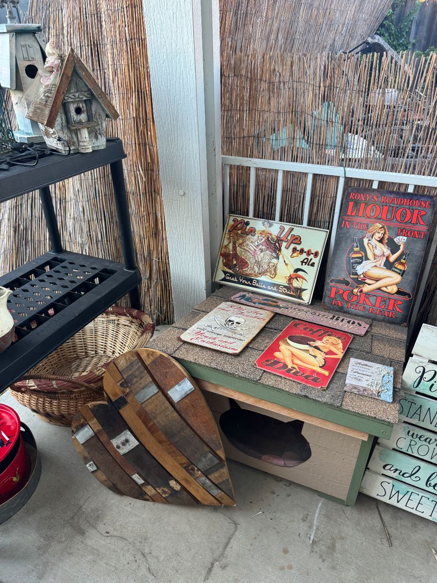 Collector's Paradise: Vintage Glass, Crystal & Eclectic Treasures - Image 78