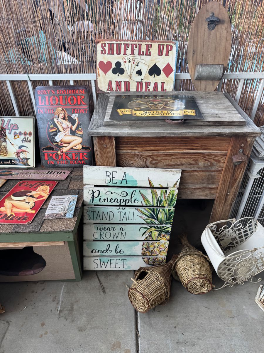 Collector's Paradise: Vintage Glass, Crystal & Eclectic Treasures - Image 79