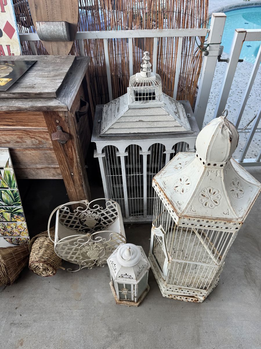 Collector's Paradise: Vintage Glass, Crystal & Eclectic Treasures - Image 80