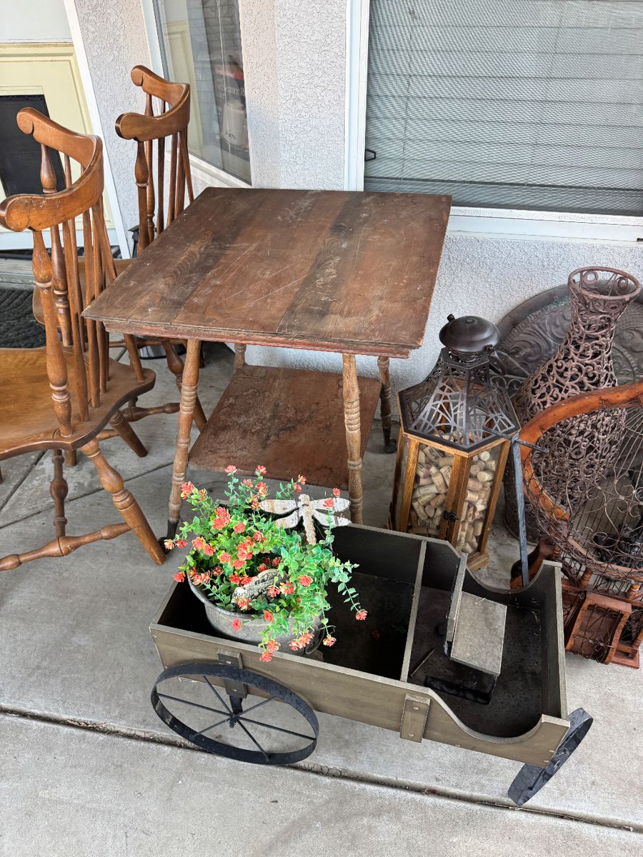 Collector's Paradise: Vintage Glass, Crystal & Eclectic Treasures - Image 82