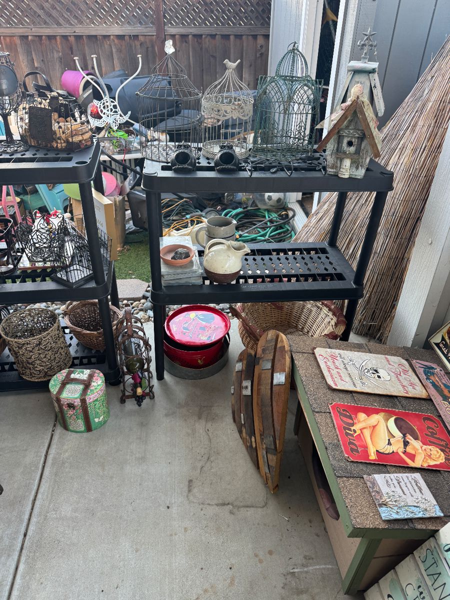 Collector's Paradise: Vintage Glass, Crystal & Eclectic Treasures - Image 86