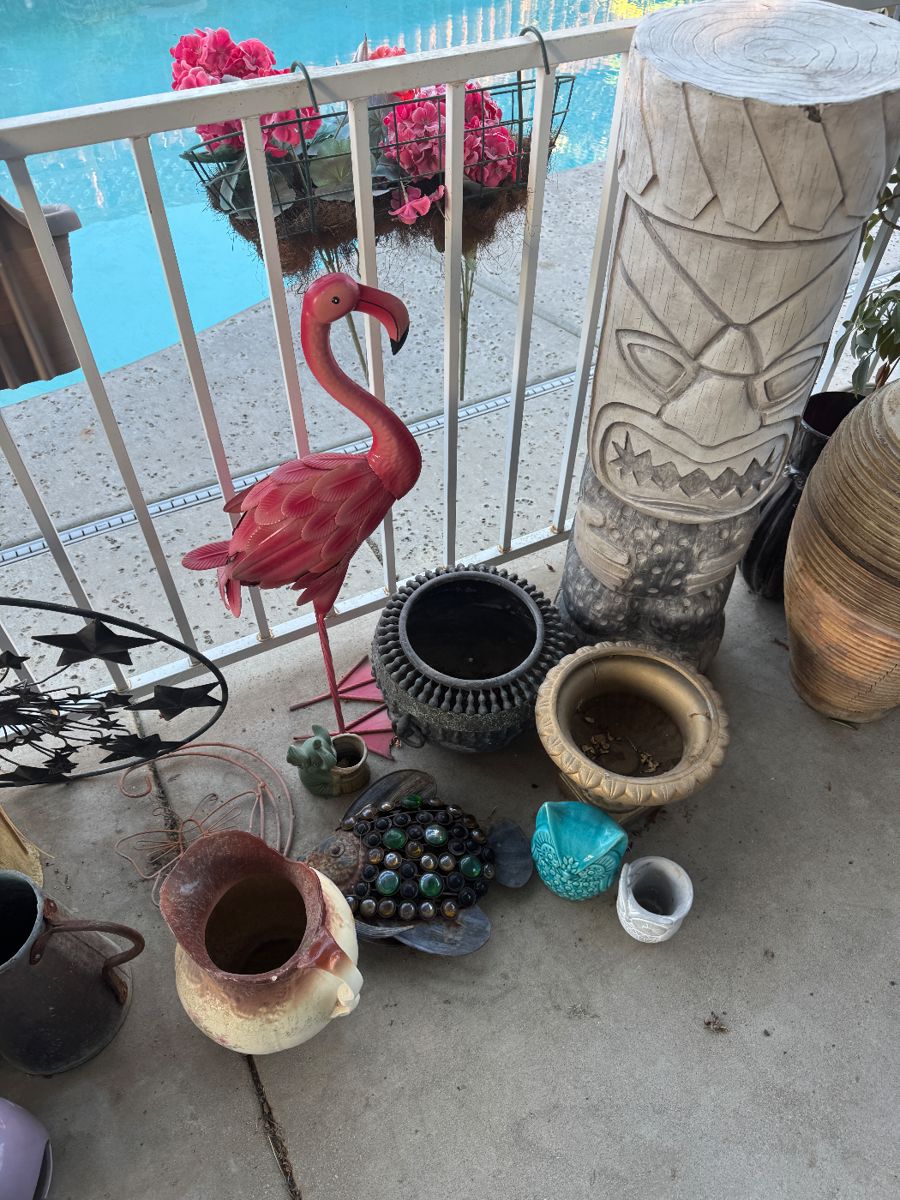 Collector's Paradise: Vintage Glass, Crystal & Eclectic Treasures - Image 87