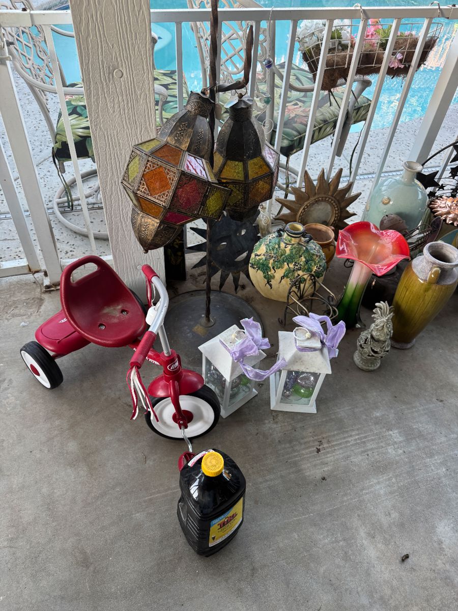 Collector's Paradise: Vintage Glass, Crystal & Eclectic Treasures - Image 89