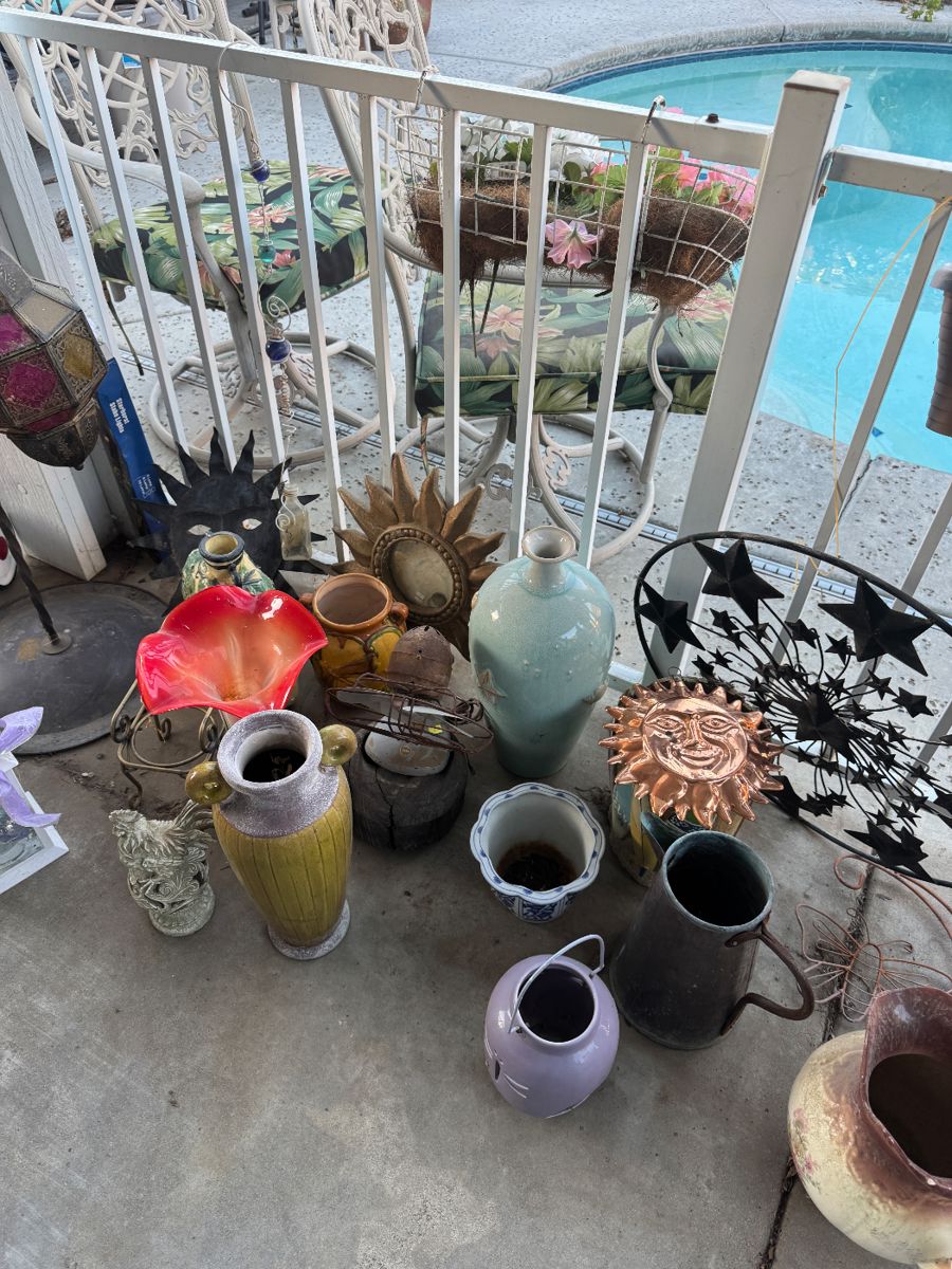 Collector's Paradise: Vintage Glass, Crystal & Eclectic Treasures - Image 90