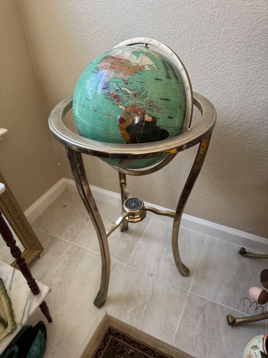 Collector's Paradise: Vintage Glass, Crystal & Eclectic Treasures - Image 101
