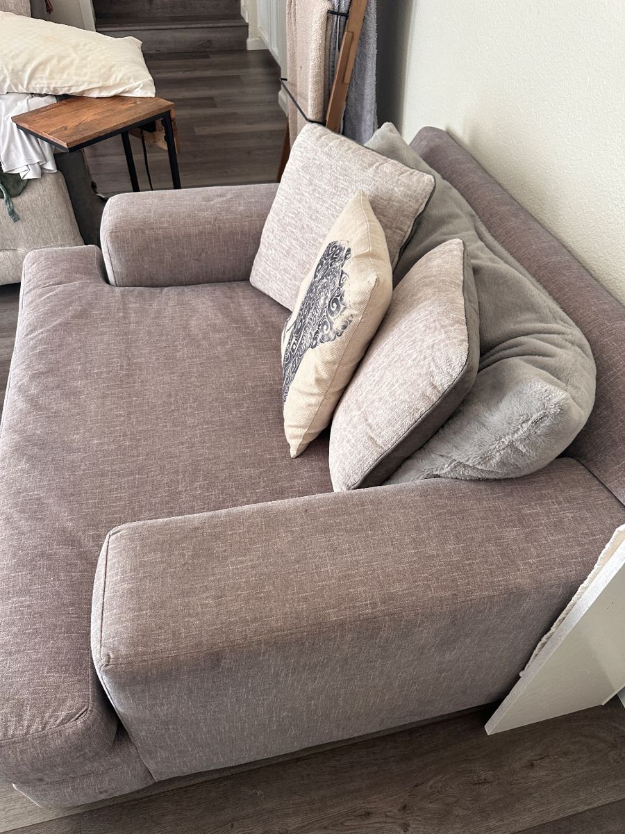 Crafty Family Home: Furniture, Appliances & Crafter's Paradise - Image 3
