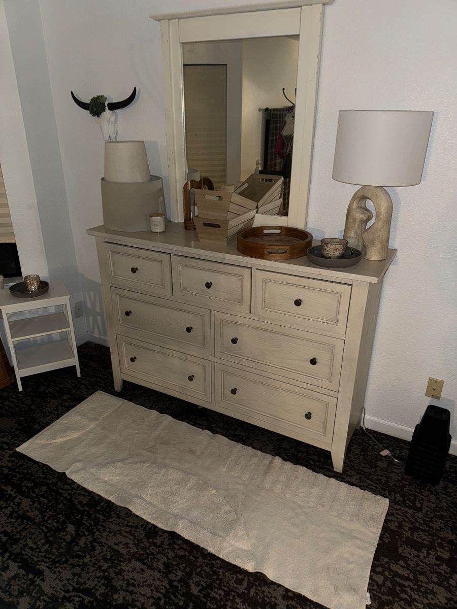 Crafty Family Home: Furniture, Appliances & Crafter's Paradise - Image 24