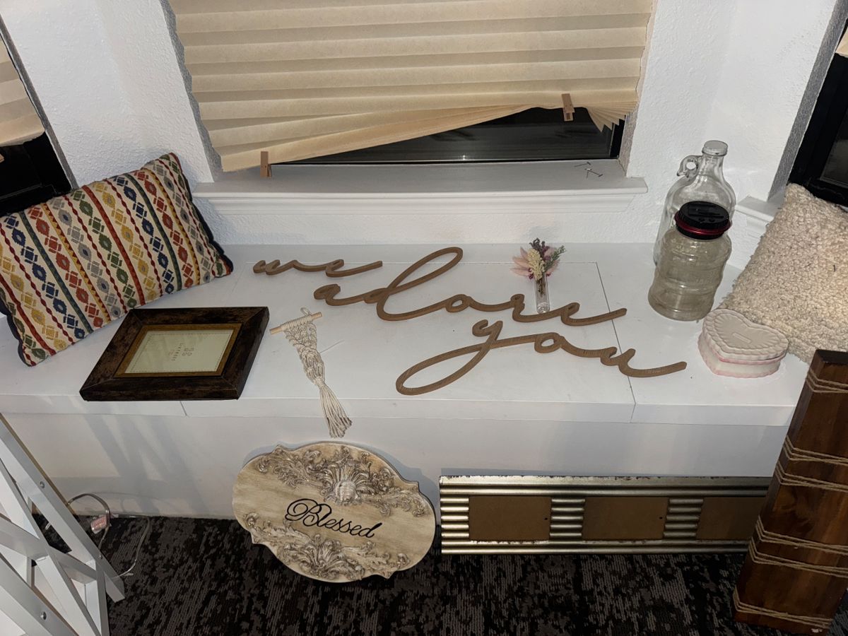 Crafty Family Home: Furniture, Appliances & Crafter's Paradise - Image 26