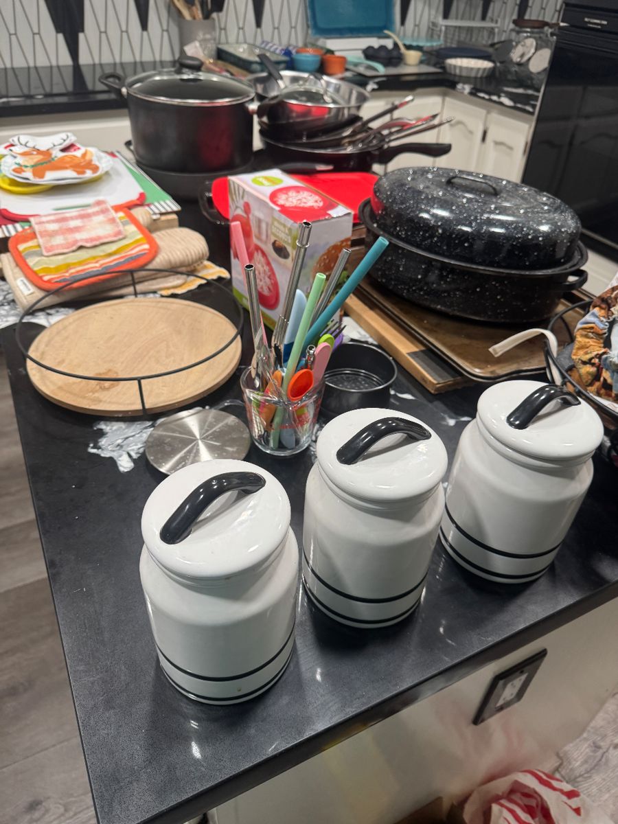 Crafty Family Home: Furniture, Appliances & Crafter's Paradise - Image 100
