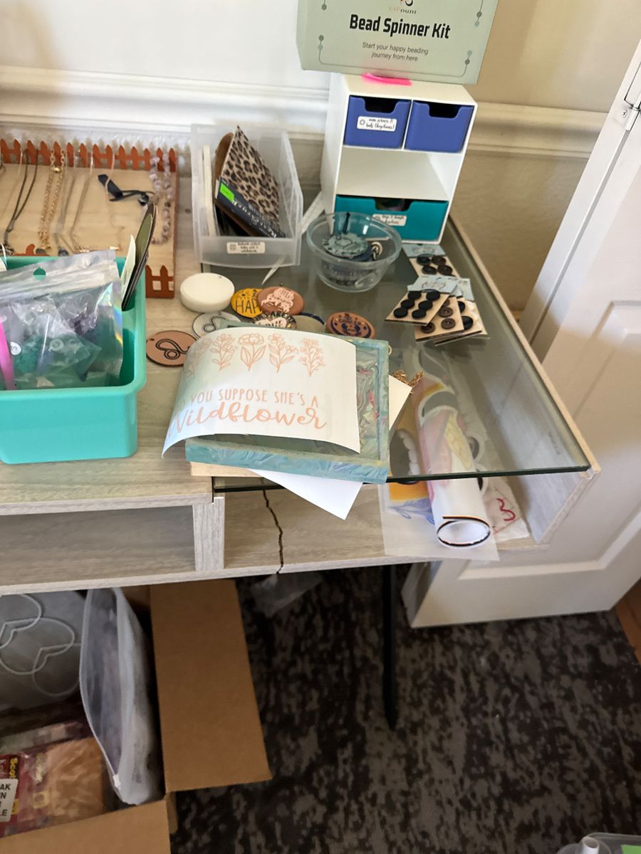 Crafty Family Home: Furniture, Appliances & Crafter's Paradise - Image 116