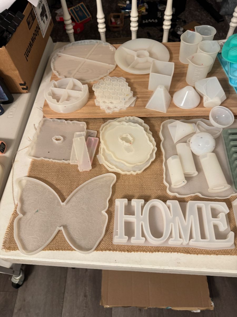 Crafty Family Home: Furniture, Appliances & Crafter's Paradise - Image 130