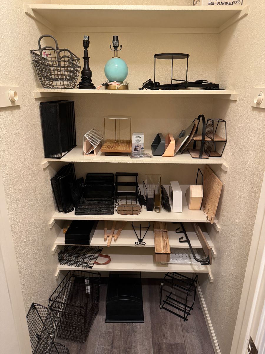 Crafty Family Home: Furniture, Appliances & Crafter's Paradise - Image 143