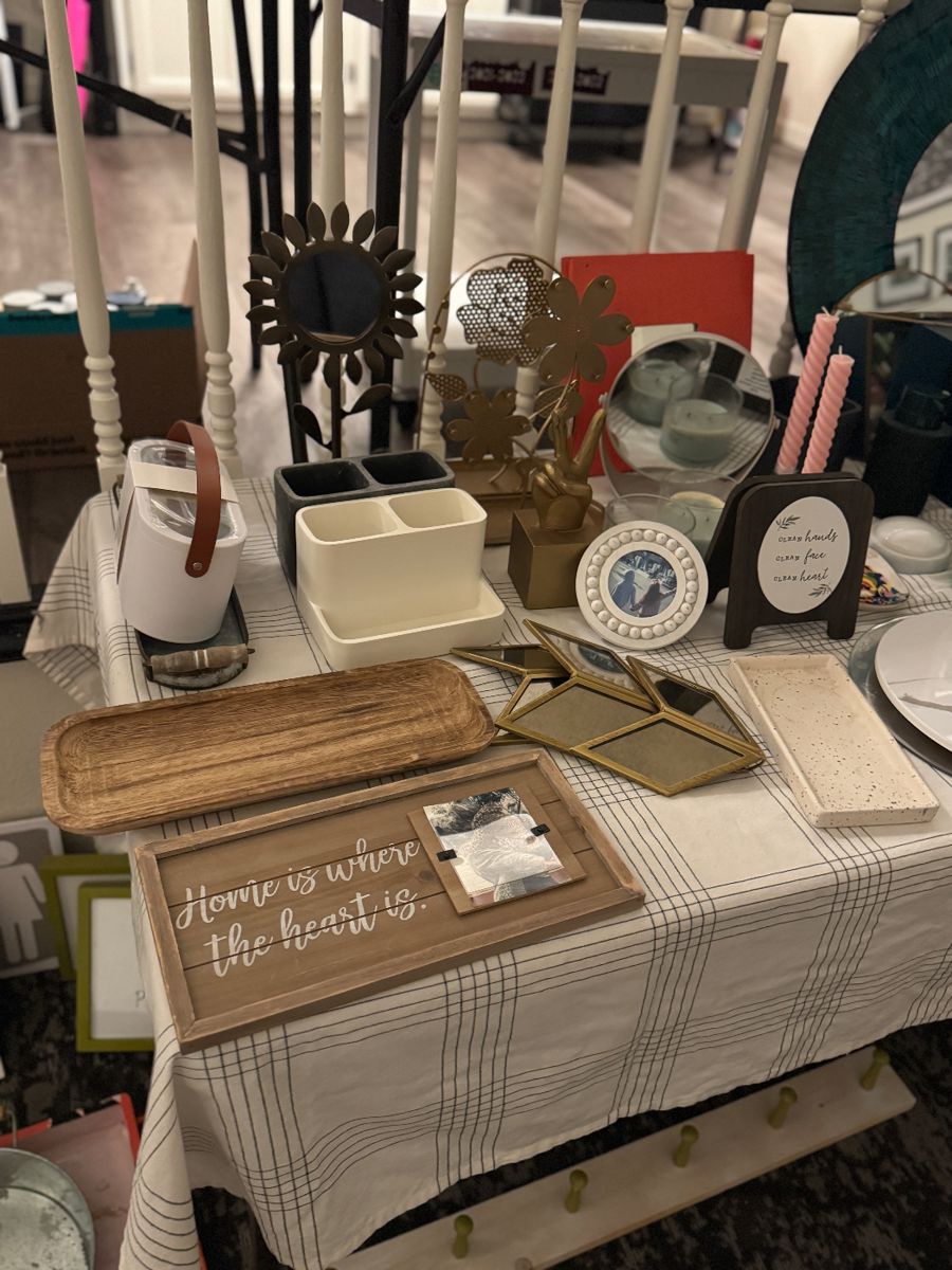 Crafty Family Home: Furniture, Appliances & Crafter's Paradise - Image 150