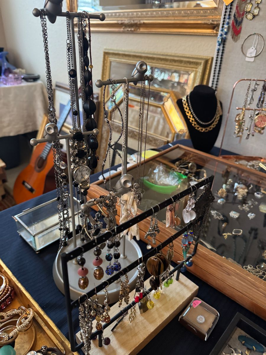 Antiques and collectibles - Image 3