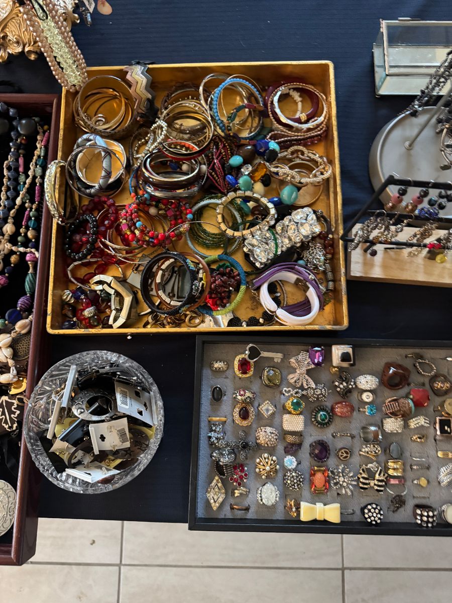 Antiques and collectibles - Image 6