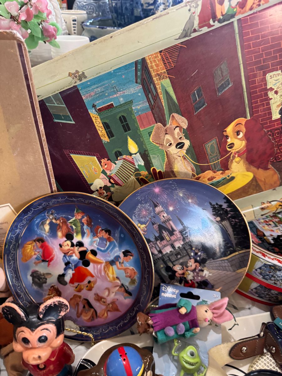 Antiques and collectibles - Image 32