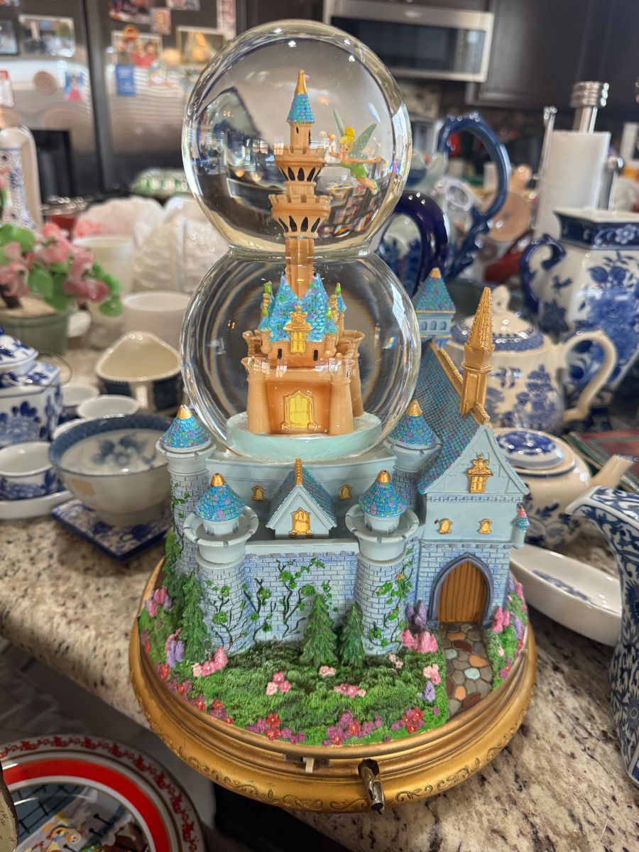 Antiques and collectibles - Image 33