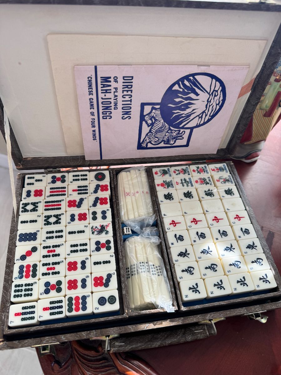 Antiques and collectibles - Image 37