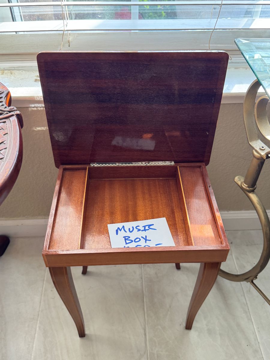 Antiques and collectibles - Image 43