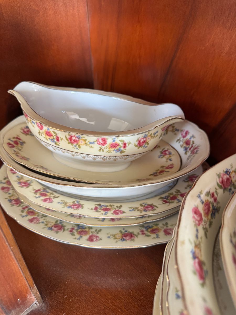 Antiques and collectibles - Image 48