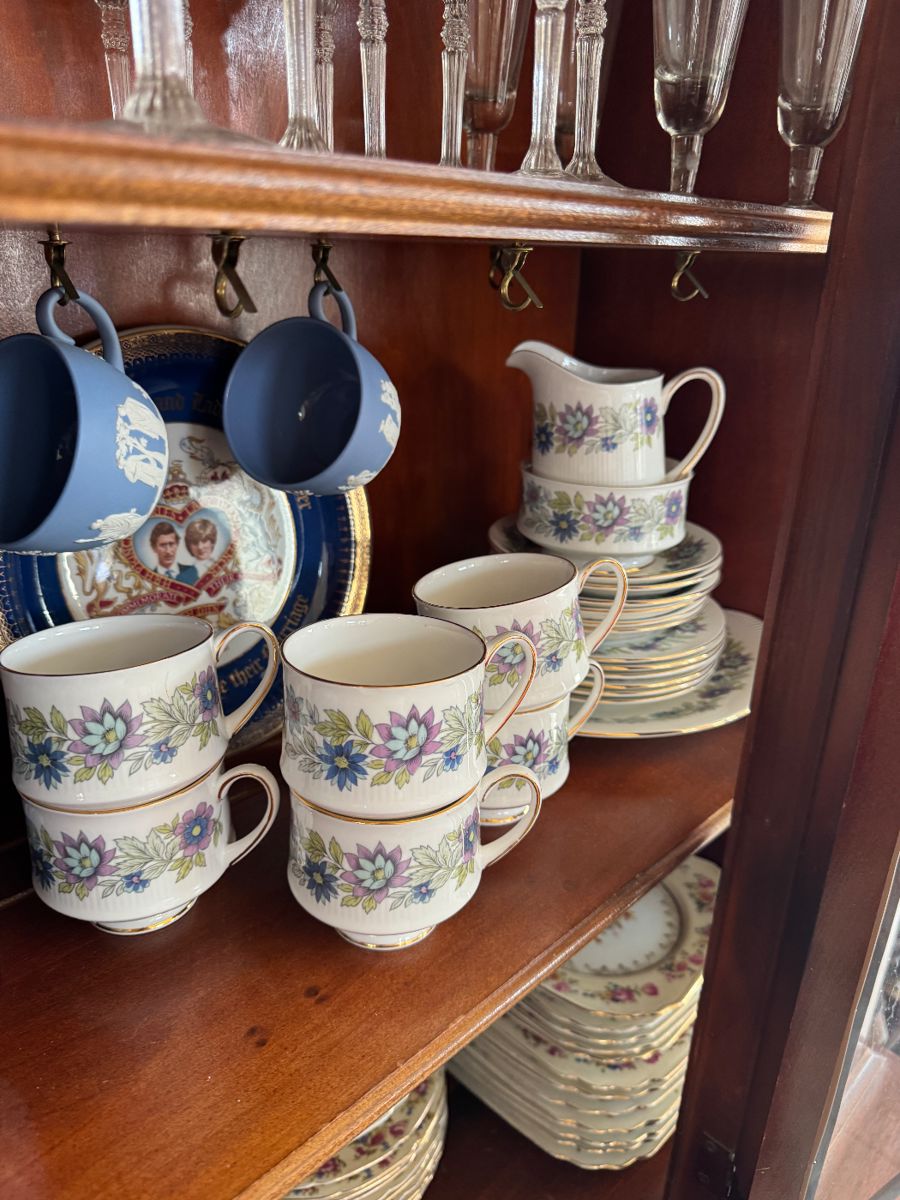 Antiques and collectibles - Image 49