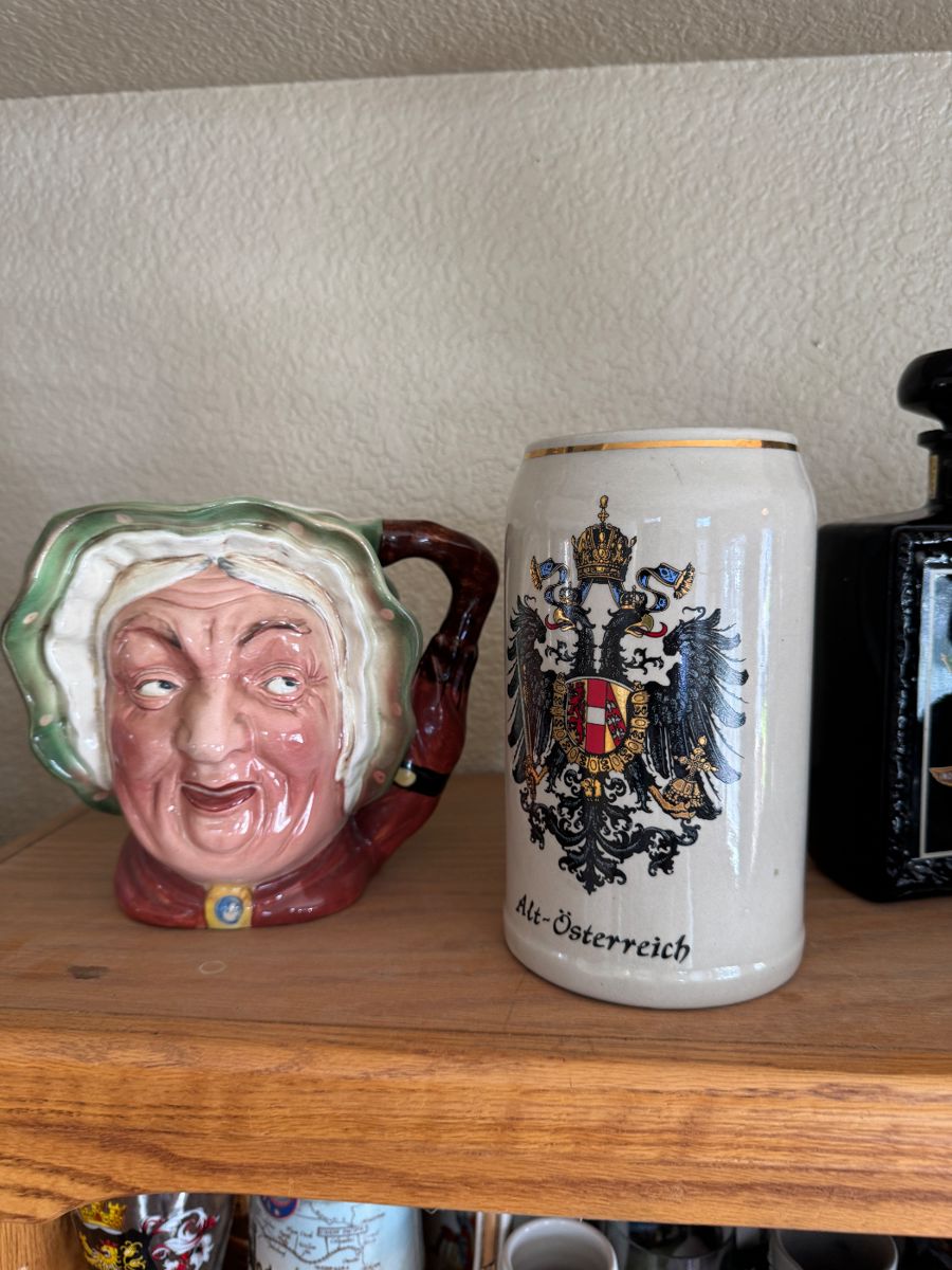 Antiques and collectibles - Image 52
