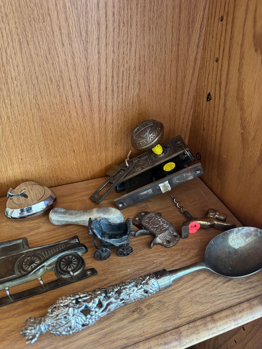 Antiques and collectibles - Image 62