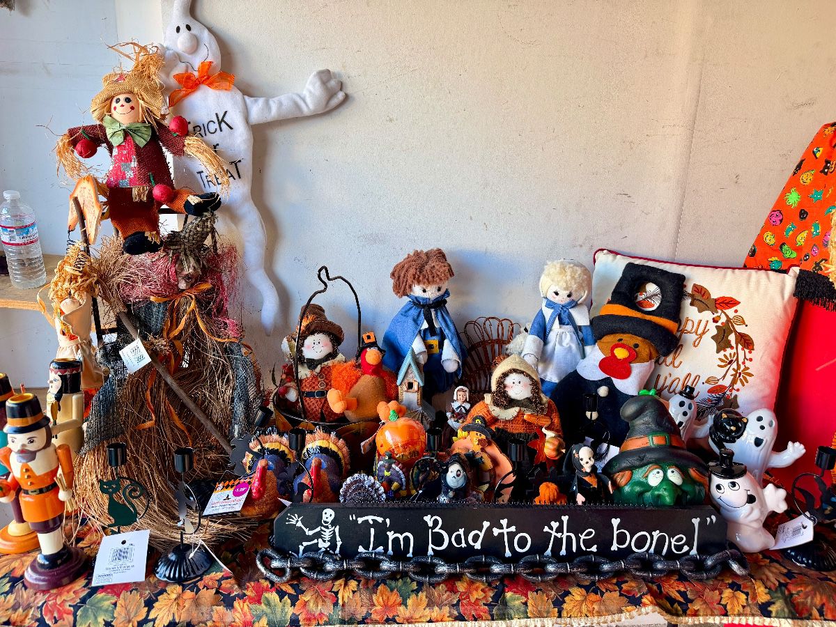 Faith, Fabric & Family: Antiques, Holiday Decor & Vintage Treasures - Image 101