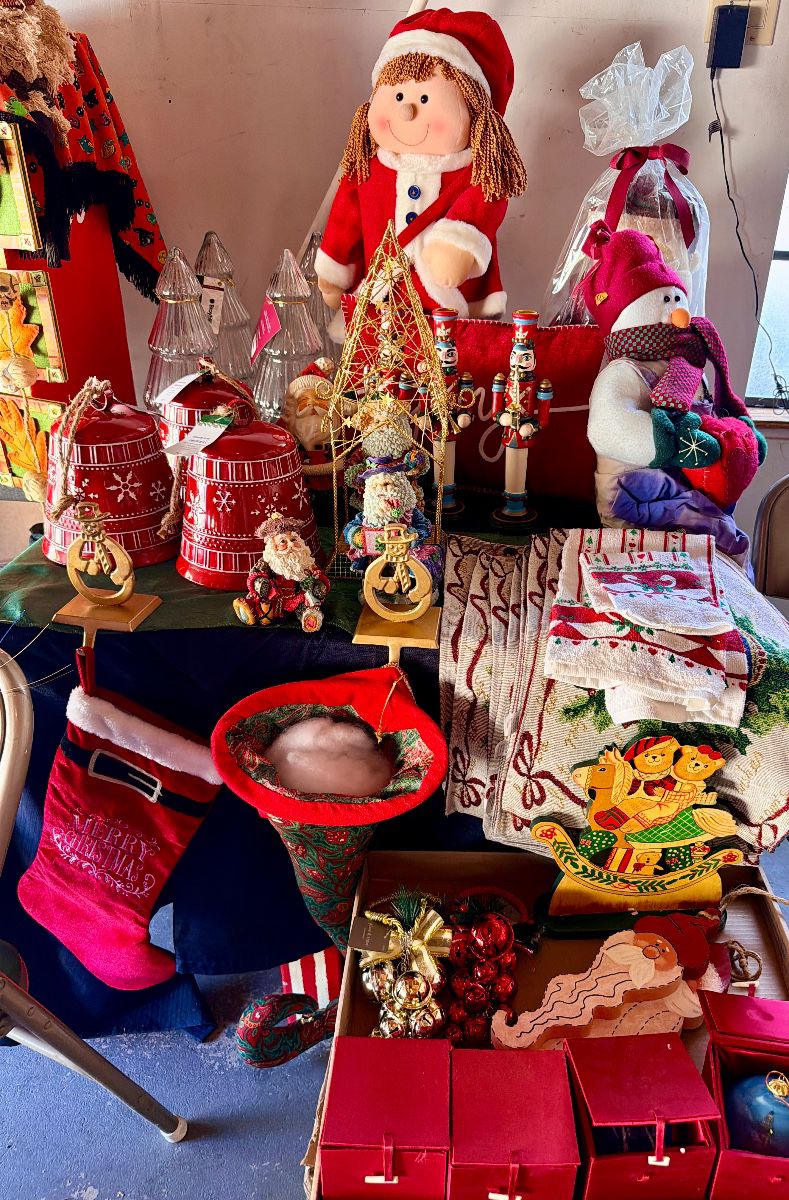 Faith, Fabric & Family: Antiques, Holiday Decor & Vintage Treasures - Image 109