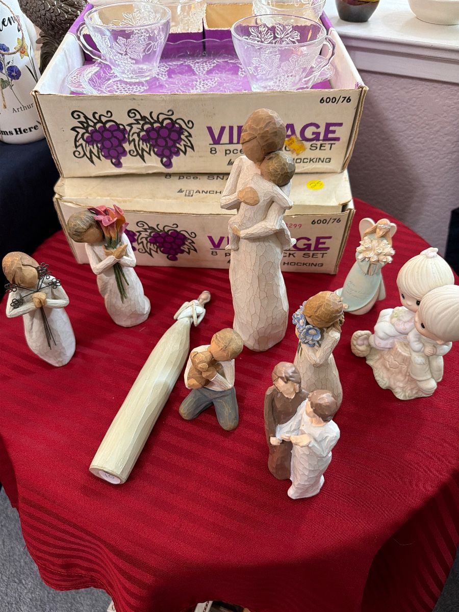 Faith, Fabric & Family: Antiques, Holiday Decor & Vintage Treasures - Image 119